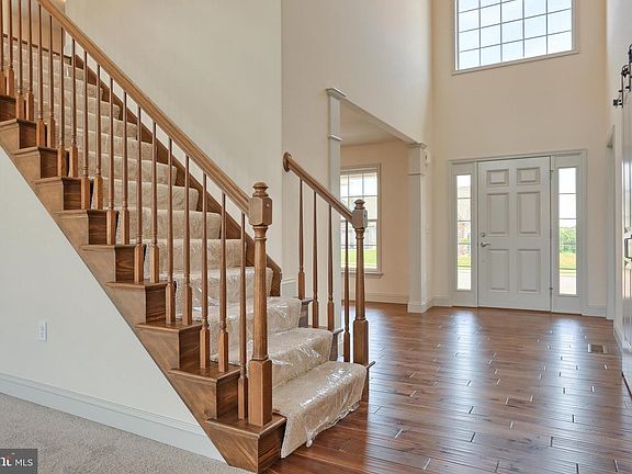 3rd image of 17 Rolling Meadow Rd