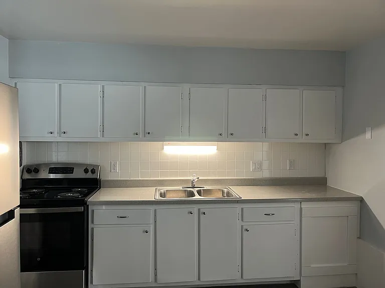 Manatee Bay Apartments — Photo 37