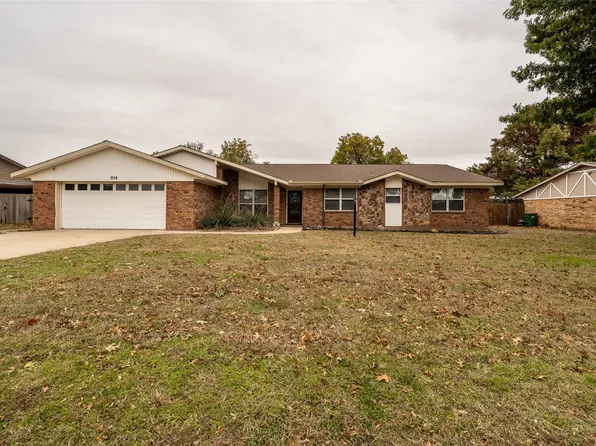 939 Tejas Dr, Burkburnett, TX 76354