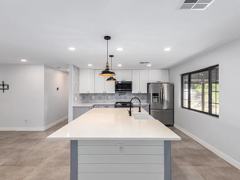 7431 E Coronado Rd — Photo 8