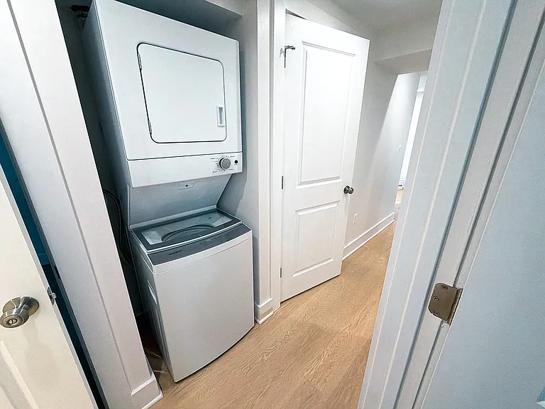 1001 Douglas St NE #B — Photo 7