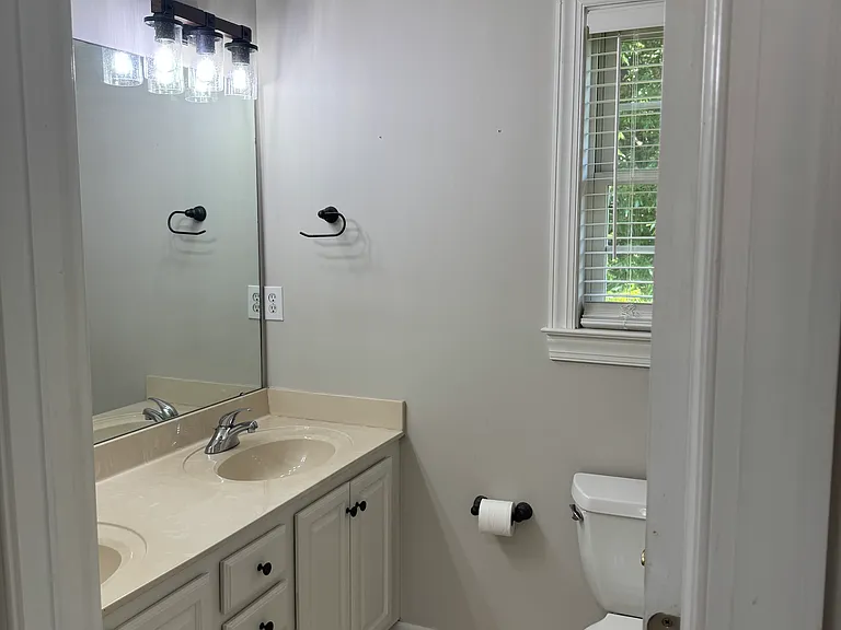 5065 Cramer Woods Dr — Photo 17