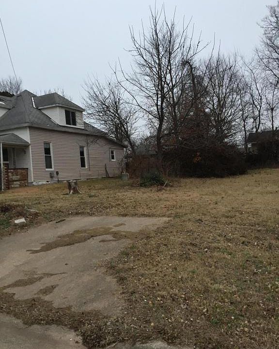 2nd image of 1320 N Texas Ave