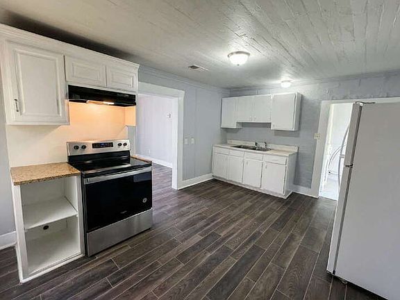 3rd image of 730 Searcy Ave