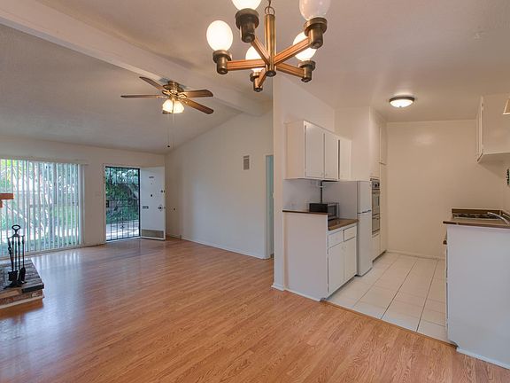 4th image of 12758 Oxnard St