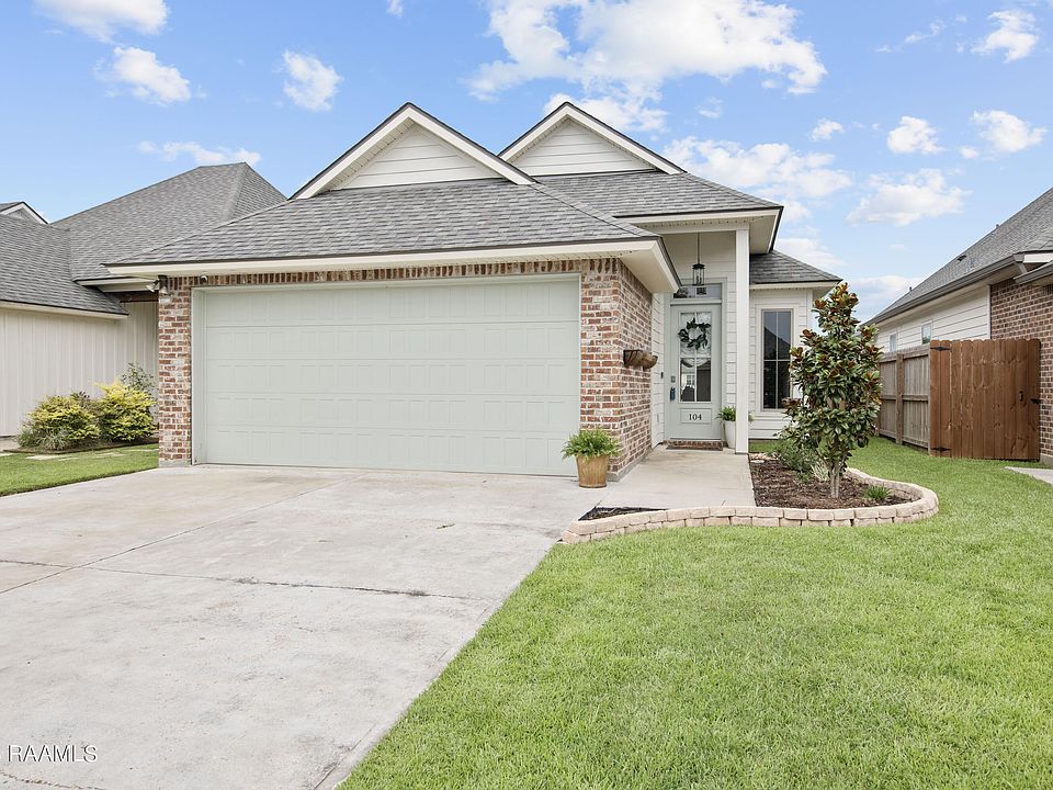 1st image of 104 Lukes Hollow Ln