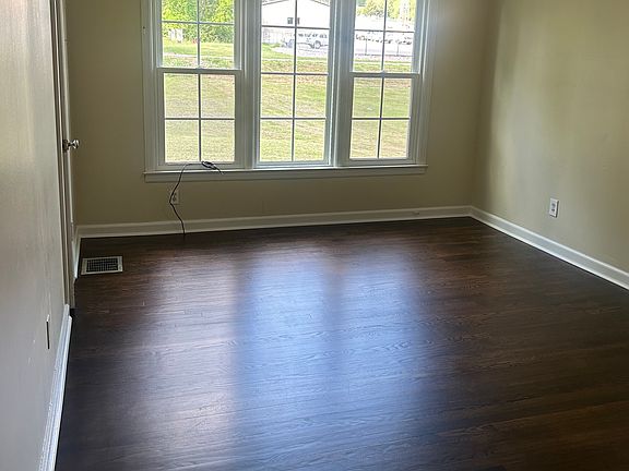4th image of 325 Murfreesboro Rd