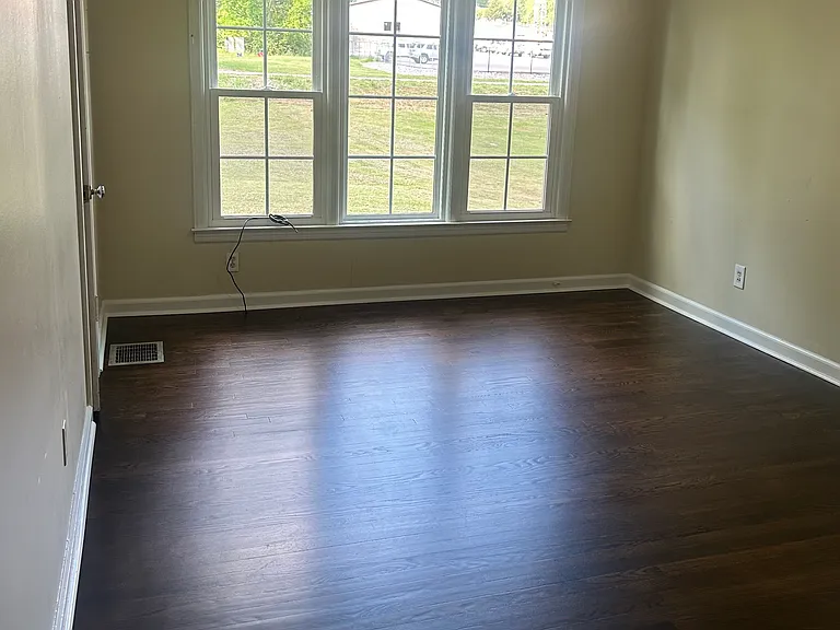 325 Murfreesboro Rd — Photo 4