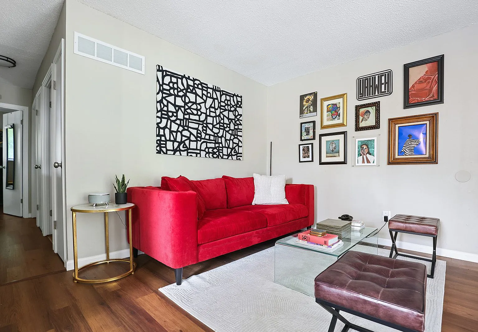 2 bed, 1.0 bath, 800 sqft, $1,250 — Photo 2