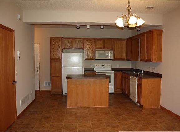 3rd image of 12121 Xylite Street NE