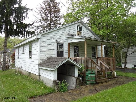 4th image of 279 Pond St