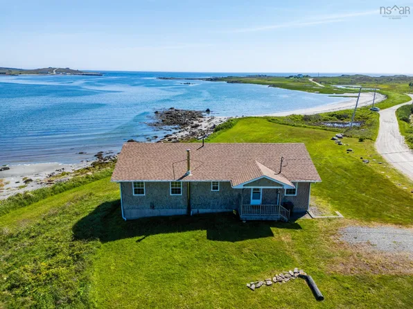 33 Sunday Point Rd, Yarmouth, NS B5A 5G3