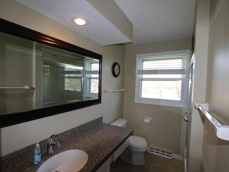 2nd image of 3888 Ridgewood Dr