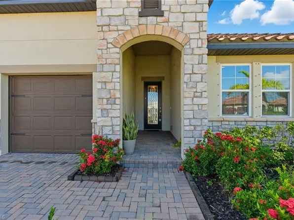 2055 Grove DR, NAPLES, FL 34120