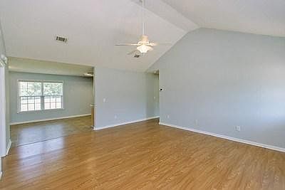 5th image of 425 Carson St NE