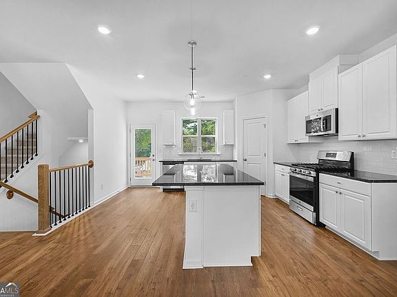 7th image of this home