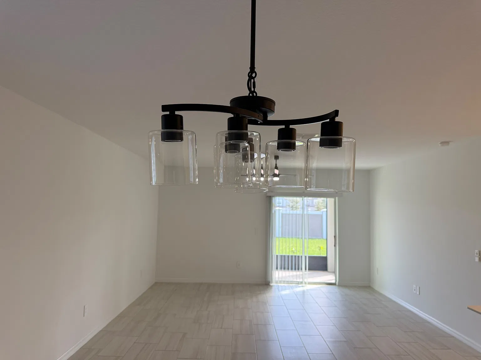 6 bed, 2580 sqft, $2,700 — Photo 4
