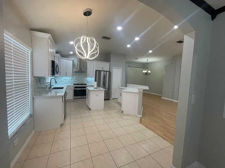 15324 Lake Bella Vista Dr — Photo 10