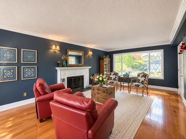 2718 Byron Pl, North Vancouver, BC V7H 2K8