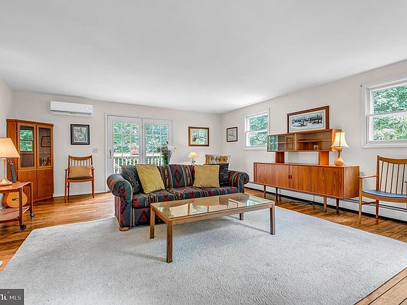 4th image of 580 Well Dr