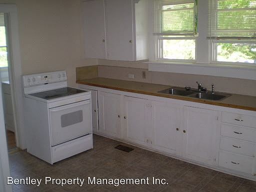 2nd image of 605 W 8th St