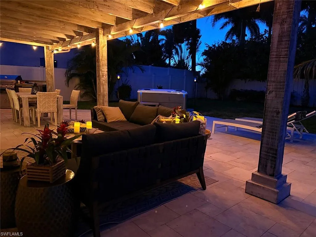 3 bed, 2.0 bath, 1430 sqft, $3,900 — Photo 3