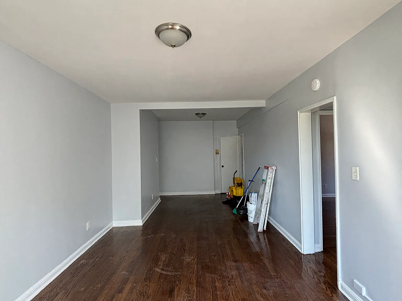 6245 Broadway — Photo 2