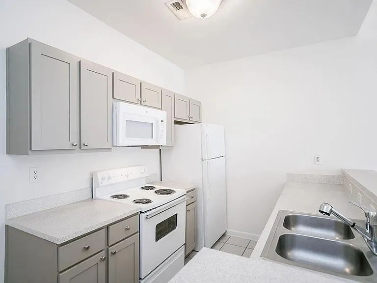 4480 Platinum Dr — Photo 40