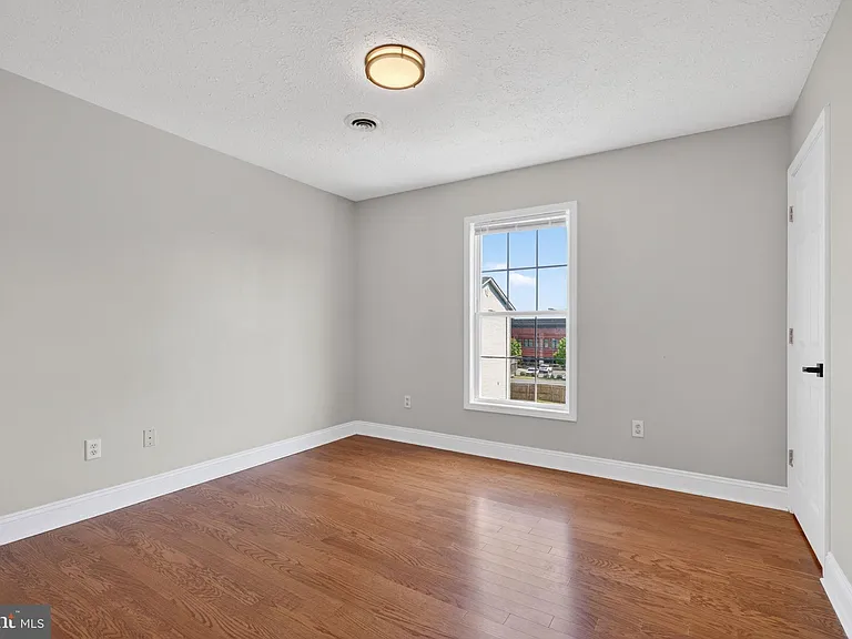 1609 Airport Ave — Photo 18