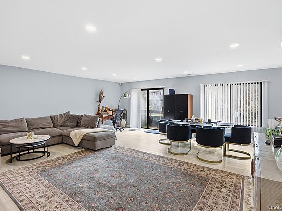 3rd image of 63 Acorn Ponds Drive