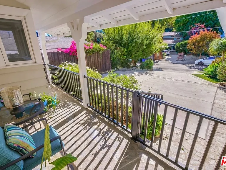 21447 Providencia St — Photo 10