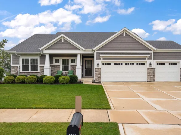 2702 Stirling Dr, Valparaiso, IN 46383