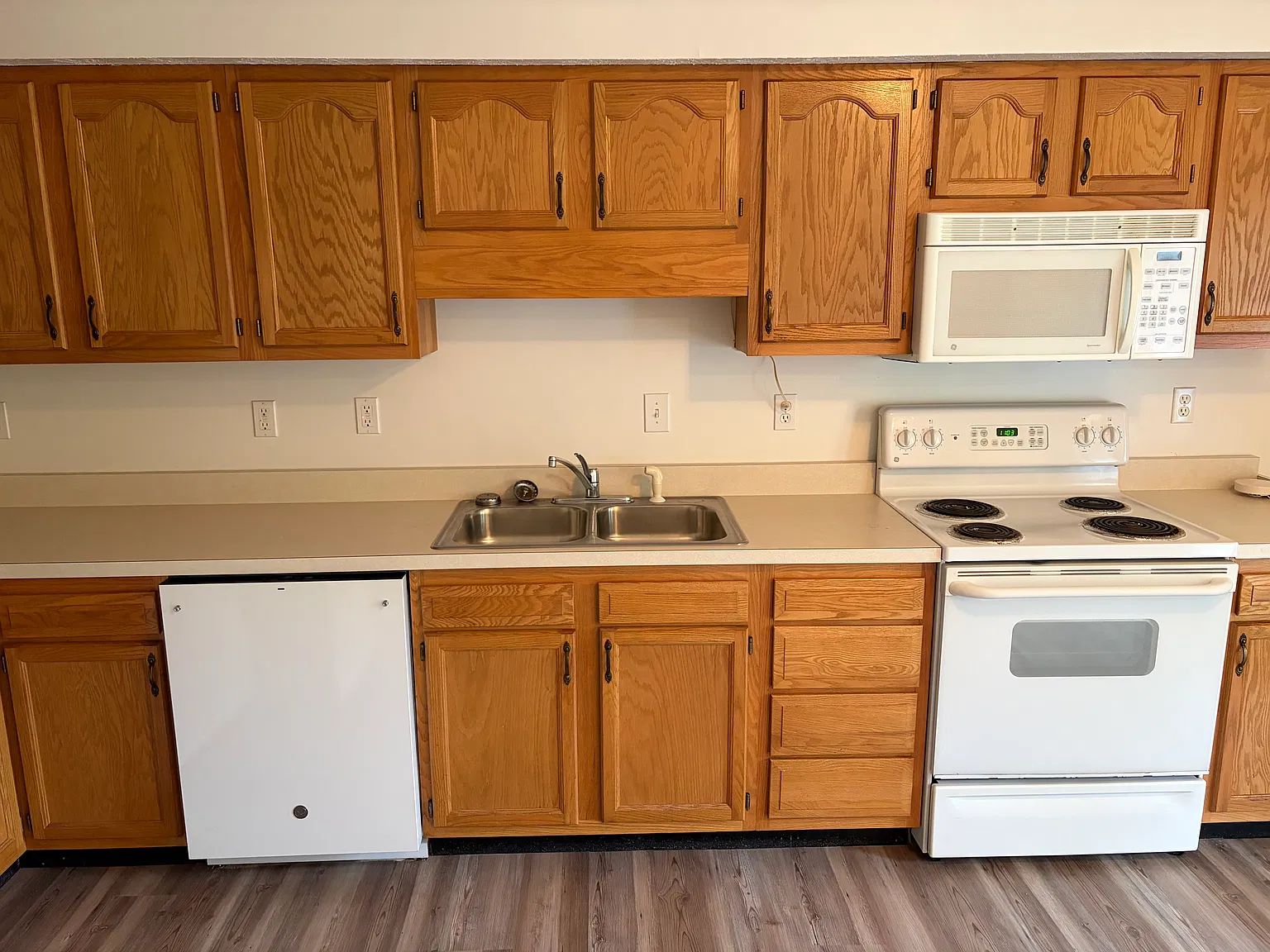2 bed, 1.5 bath, $950 — Photo 3