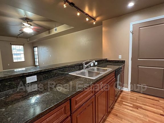 3rd image of 925 N Lincoln St APT 11A