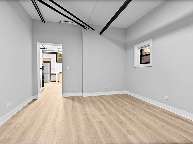 1649 W Jonquil Ter #GE — Photo 4
