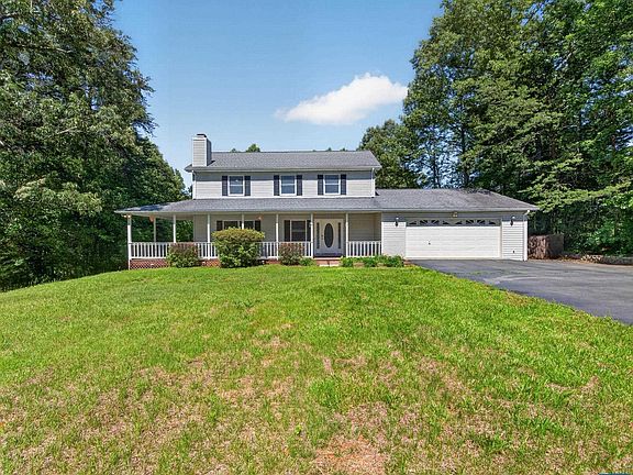 3rd image of 504 Deer Dr