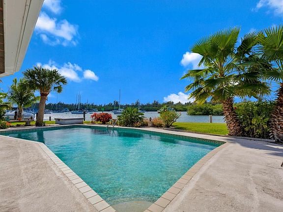 4th image of 3917 Indian River Dr E