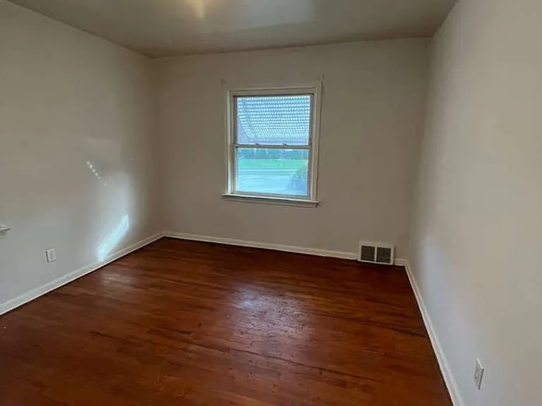 11215 Langton Ave — Photo 11