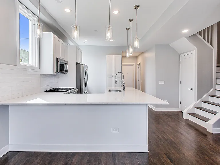 1519 W Henderson St #CH2 — Photo 5