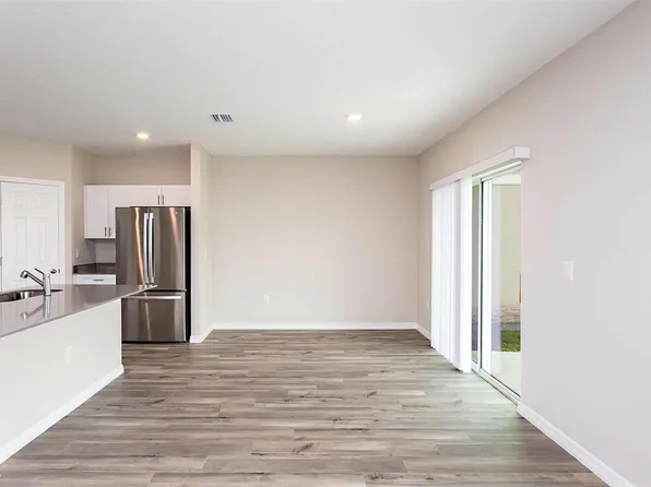 14886 Summer Branch Dr, Lithia, FL 33547