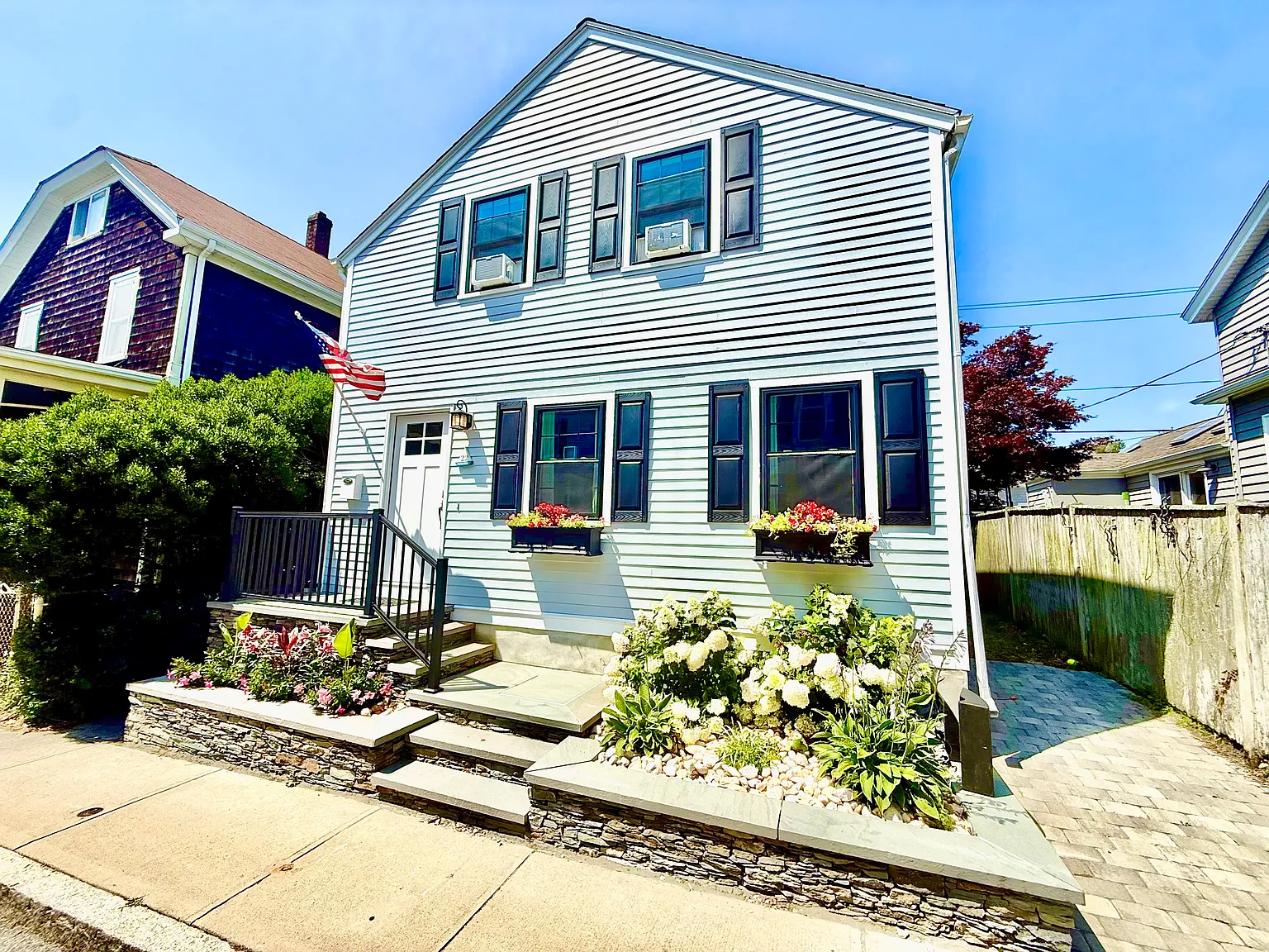 3 bed, 1.5 bath, 1108 sqft, $3,200 — Photo 1