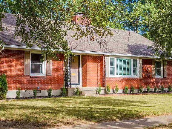 3rd image of 3444 E Northwood Dr