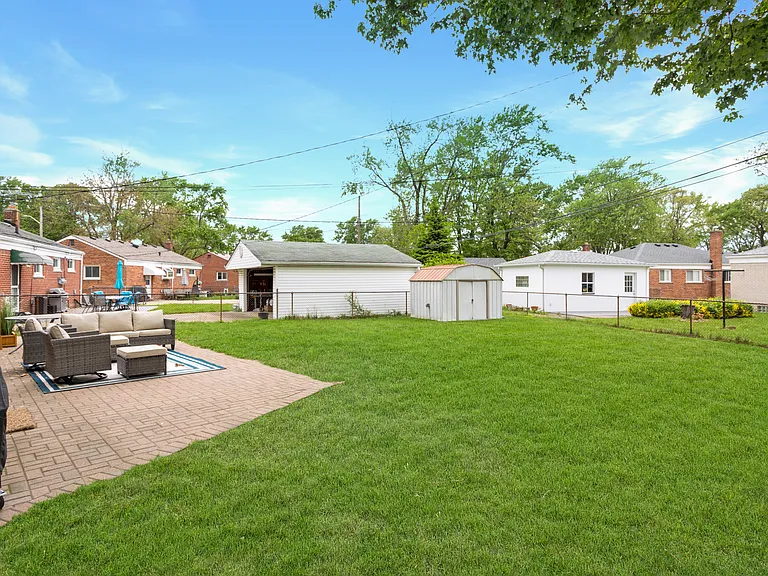 905 Parliament Ave — Photo 25