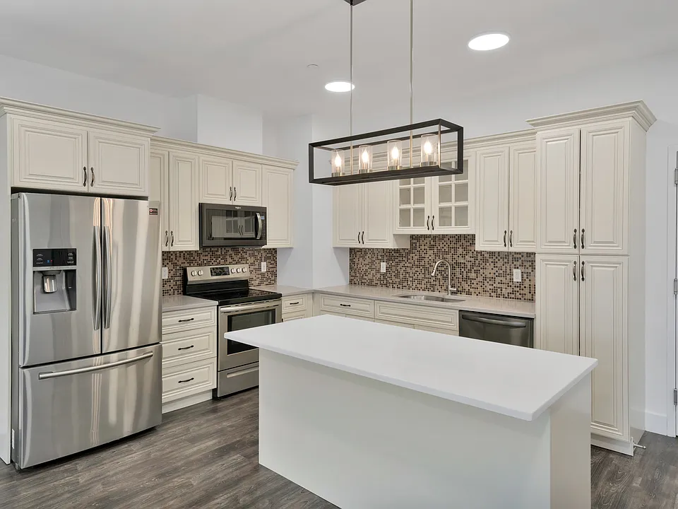 1070 River Road Apartments