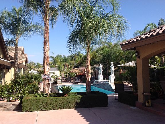2nd image of 930 Mangrove Cir