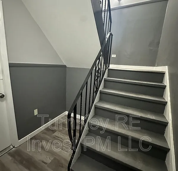 1015 E 150th Pl — Photo 11