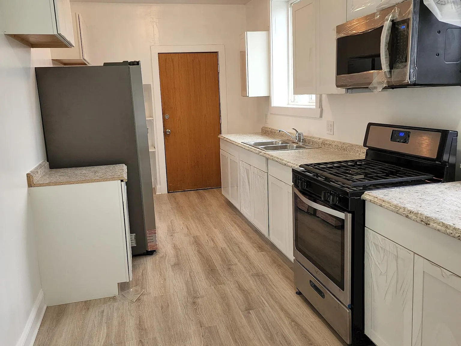 3 bed, 1000 sqft, $1,500 — Photo 4