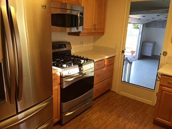 Kitchen appliances - door to garage