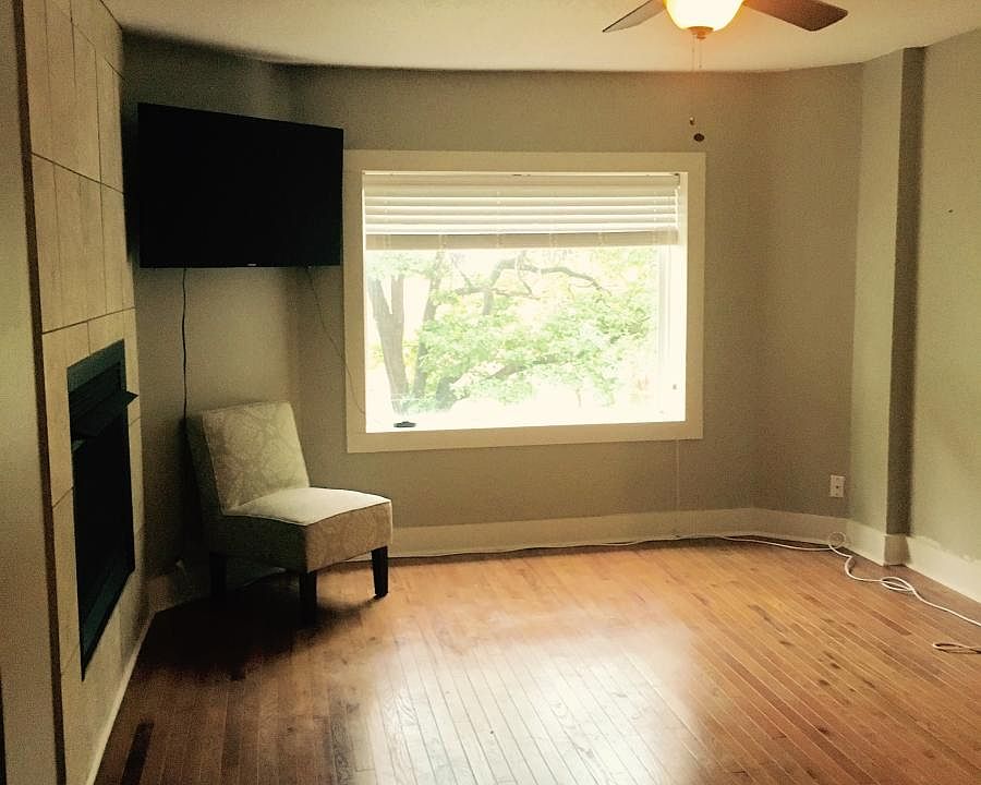 1st image of 4326 Roanoke Pkwy APT 302