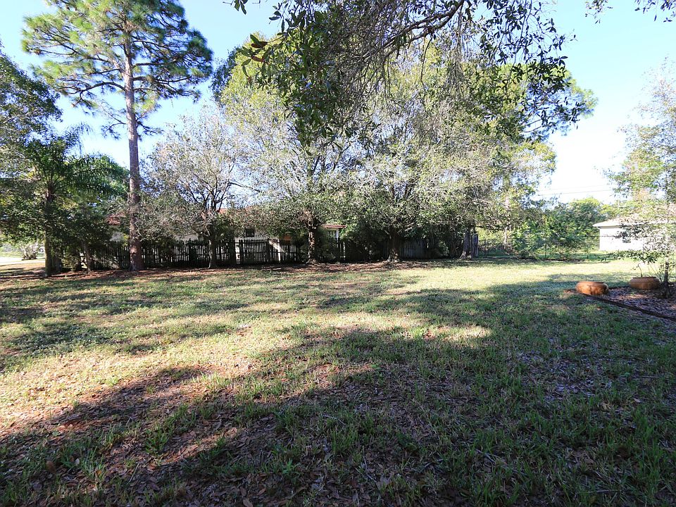 2nd image of 305 SE Twig Avenue